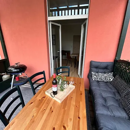 Schoene 3 Mit Grossem Balkon Bis 7 Personen Apartment *